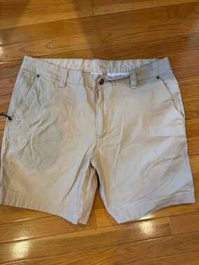 Columbia Men’s Tan Cargo Shorts